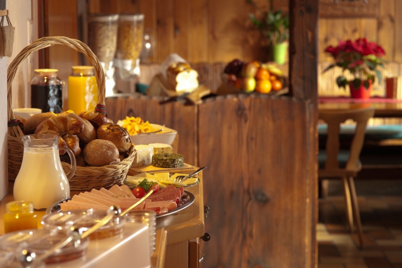 boulangerie-CLANS-min_breakfast_buffet_food_restaurant_meal_hotel_plate_fresh-718745